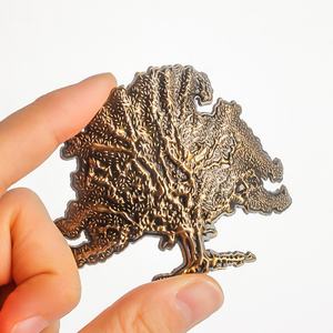 Etiqueta Metálica Adhesiva de Aleación de Zinc Zamac con Logotipo en Relieve 3D Personalizado para Perfumes, Licores, Vino y Ginebra - Product Image 1