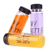 Bouteille d'eau de sport en plastique transparent 500 ml à boire directement avec couvercle, logo personnalisé acceptable