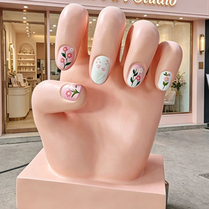 Sculpture géante personnalisée <span class=keywords><strong>en</strong></span> fibre de verre et résine <span class=keywords><strong>en</strong></span> forme de main, statue florale pour manucure, présentoir publicitaire pour salon de manucure, centre commercial, devanture de magasin - Product Image 1