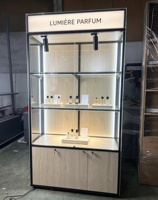 Présentoir LED pour Soins de la Peau à Cadre Noir Perforé Argenté, Base Noyer, Boîte à Lumière, Certifié CE ETL, Vente Directe Usine