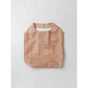 Sac demi-marché beige Design élégant en maille pour un transport facile - Product Image 1