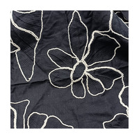 Tissu en lin et coton froissé brodé de fleurs 3D, grand motif floral brodé pour robe et vêtement
