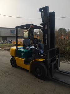 Montacargas Diésel Usado KOMATSU FD30 de 3 Toneladas, Fabricado en Japón, 4x4, Neumáticos Sólidos, Bajo Consumo de Combustible, con Repuestos en Venta - Product Image 5