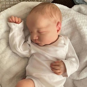 Poupée bébé reborn en silicone souple de 55 cm, parfaite <span class=keywords><strong>pour</strong></span> les tout-petits de 18 mois et plus, avec accessoires lavables en tissu - Product Image 2