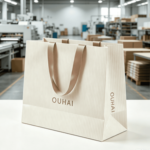 Bolsas <span class=keywords><strong>de</strong></span> Papel Personalizadas con Rayas Verticales Finas y Asa <span class=keywords><strong>de</strong></span> Cinta <span class=keywords><strong>de</strong></span> Satén Ancha Color Café para Joyería, Boutique, Regalos y Empaque <span class=keywords><strong>de</strong></span> Marca - Product Image 1