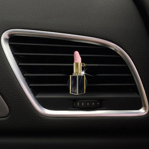 Diffuseur de voiture Créativité Rouge à lèvres Aromathérapie Clip <span class=keywords><strong>d</strong></span>'échappement Parfum <span class=keywords><strong>D</strong></span>ésodorisant Diffuseur de voiture <span class=keywords><strong>D</strong></span>écoration intérieure 2024 - Product Image 6