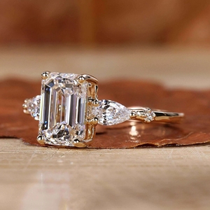 <span class=keywords><strong>Bague</strong></span> <span class=keywords><strong>de</strong></span> fiançailles en <span class=keywords><strong>diamant</strong></span> <span class=keywords><strong>de</strong></span> laboratoire cultivé CVD HPHT VVS certifié IGI, taille émeraude, avec or massif 10, 14 ou 18 carats, bijoux sur mesure - Product Image 1