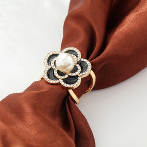 Hebilla Metálica de Camelia Negra con Decoración de Flor de Aleación y Diamantes de Imitación, Accesorio para Prendas de Vestir, Primavera 2024 - Product Image 3