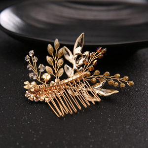 Peineta de Pelo Nupcial Dorada Hecha a Mano con Flores Blancas y Cristales Ámbar, Adorno Floral Vintage Boho para Novias, Accesorios para el Cabello de Boda - Product Image 5