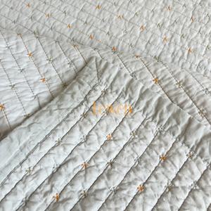 Parure de <span class=keywords><strong>lit</strong></span> de luxe en coton léger avec broderie unie, <span class=keywords><strong>couvre</strong></span>-<span class=keywords><strong>lit</strong></span> et couette - Product Image 4