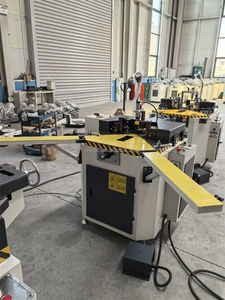 Machine à sertir <span class=keywords><strong>les</strong></span> coins de 140 mm <span class=keywords><strong>pour</strong></span> la fabrication de fenêtres et de portes en profilés d'aluminium - Product Image 1