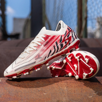 Chaussures de football unisexes personnalisées en gros, crampons professionnels légers, respirants et antidérapants pour athlètes