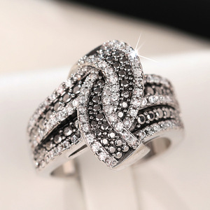 Anello dal Design Bicolore a Forma di Altalena, Stile Elegante per Donne - Product Image 6
