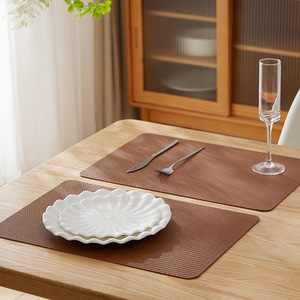 Sets de table en cuir PVC de style nordique, noirs, isolants thermiquement, résistants à l'huile, lavables au lave-vaisselle - Product Image 4