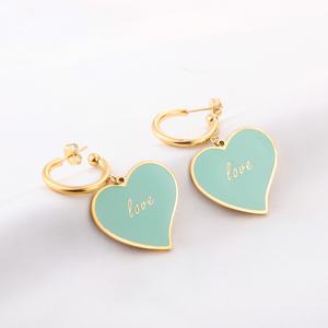 Pendientes de Aro de Acero Inoxidable con Circonitas y Baño de Oro de 18k, Diseño de Letras de Amor, Novedad en Venta - Product Image 2