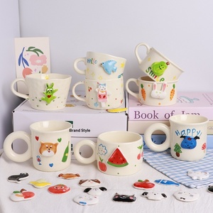 Lelyi Original Handgezeichnete Katzen-Apfel-Applikation Keramikbecher Unterglasur Niedliche Kaffeetasse Geschenkbecher - Product Image 3