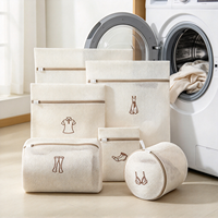 Sac à linge en tissu maillé anti-déformation épaissi 130g, broderie style sandwich, design minimaliste moderne, lavage en machine recommandé