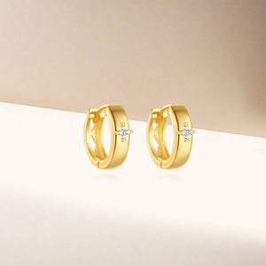 Pendientes de Aro Rectangulares de Oro de 18K con Zirconia Cúbica en Forma de Gota de Agua y Corazón Súper Brillantes - Product Image 2
