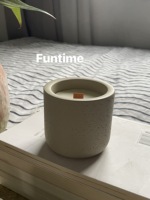 Bougie parfumée à mèche en bois, pot en céramique aspect ciment texturé, bougie en cire de soja pour aromathérapie, décoration minimaliste pour la maison, la table ou un mariage