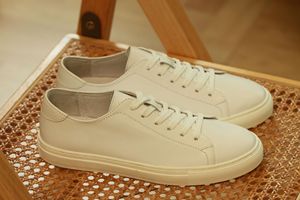 Chaussures formelles d'affaires de luxe Baskets blanches en cuir pour hommes Chaussures de marche - Product Image 4