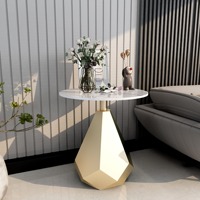 Table basse moderne de luxe légère avec plateau en marbre et structure en métal pour salon, chambre et balcon