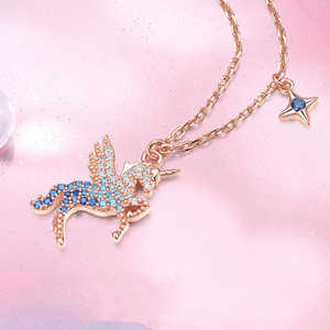 Collana con Ciondolo Unicorno Colorato per Donne, Catena Elegante in Stile Fantasy, Regalo - Product Image 4