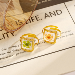 yunnique Gold Plated <b>Titanium</b> Steel <b>Ring</b> With Dried Flower Inlay Geometric Shape Unisex Fashion Jewelry Gift - Product Image 3