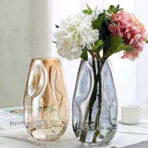 Jarrón de Diseño Artístico en Vidrio para Decoración del Hogar - Product Image 3