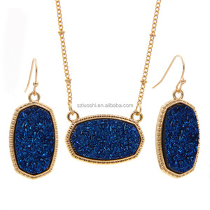 Collana con Pendente Drusy <span class=keywords><strong>Elisa</strong></span> per Donne, Set di Collana e Orecchini con Catena Placcata Oro Giallo, Design Ovale ed Esagonale per Matrimoni - Product Image 2