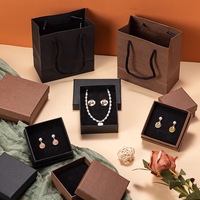 Boîte d'emballage de bijoux noire en gros d'usine boîte à bijoux en Carton de couverture de ciel et de terre brun noir avec éponge noire
