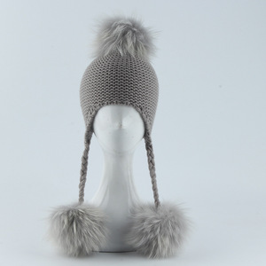 Mode nouveau produit Design bébé hiver doux boule de fourrure chapeau réel trois fourrure de raton laveur pompons <span class=keywords><strong>bonnet</strong></span> chapeaux pour enfants - Product Image 4