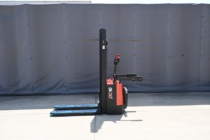 Apilador Eléctrico Everlift ELES-15F, 1500 kg, Elevación de 2 m, Mini Apilador Autoelevador, Elevador de Palés para Almacén, Manipulación de Materiales - Product Image 5