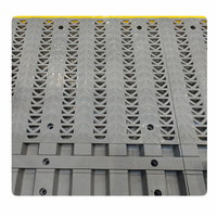 Dalles de sol de garage modulaires, tapis en plastique PP à emboîtement pour lavage de voitures, entrepôt, salle d'exposition, ventilés et durables