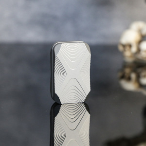 Toad Tuning Fork Fidget Spinner de Acero Inoxidable, Juguete Metálico EDC de Descompresión con Función Pop Coin y Diseño de Tarjeta Infinita - Product Image 1