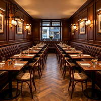 Ensemble de mobilier pour café-restaurant Ron Group : banquette en cuir capitonnée en forme de L, chaise rembourrée en bois courbé, table carrée en bois