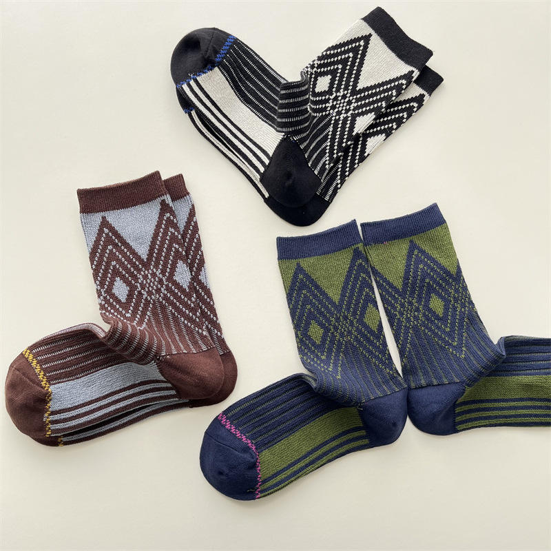 Bulk Wholesale High Quality Double Needle Winter Sock Match Colors Argyle Cotton Socks for Women Vintage Mid Tube Socks