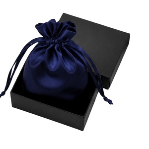 Sacs en satin à cordon de serrage en gros, imprimés sur mesure pour l'emballage de bijoux, de cosmétiques et de cadeaux - Product Image 1