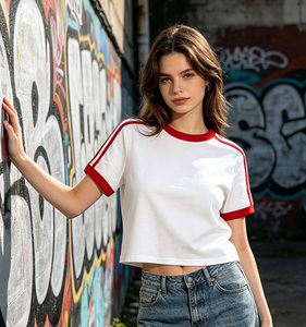 เสื้อยืดครอป Y2K ผ้าโพลีเอสเตอร์ 95.1% สแปนเด็กซ์ 4.9% ลายทางตัดกันสไตล์สาวแซ่บ แขนสั้น ทรงเข้ารูป สำหรับผู้หญิง พร้อมโลโก้แบบกำหนดเอง - Product Image 6