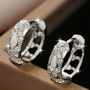 Orecchini a Cerchio Traforati per Uomo e Donna, Design Minimalista, Accessori per Orecchie da Indossare Ogni Giorno - Product Image 6