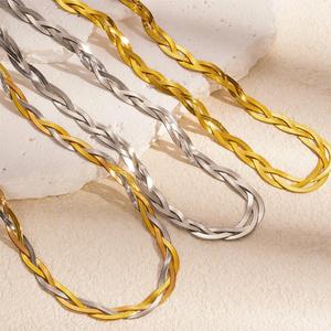 Collar de Cadena en Forma de Serpiente de Acero Inoxidable de Tres Capas - Collar de Joyería Versátil de Moda con Cadena Trenzada de Lujo de Alta Gama - Product Image 5