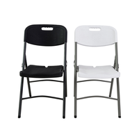 Chaises pliantes portables légères et durables en blanc pour les événements extérieurs, les fêtes, les banquets, les restaurants et les mariages