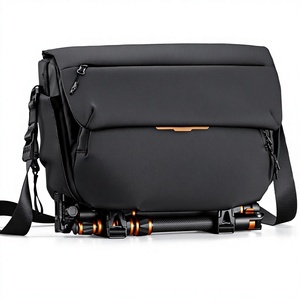 Bolsa para Cámara Sling Personalizada 15L Impermeable, Bandolera para <span class=keywords><strong>Reflex</strong></span> con Objetivo 70-200mm y Portátil de 13 Pulgadas - Product Image 1