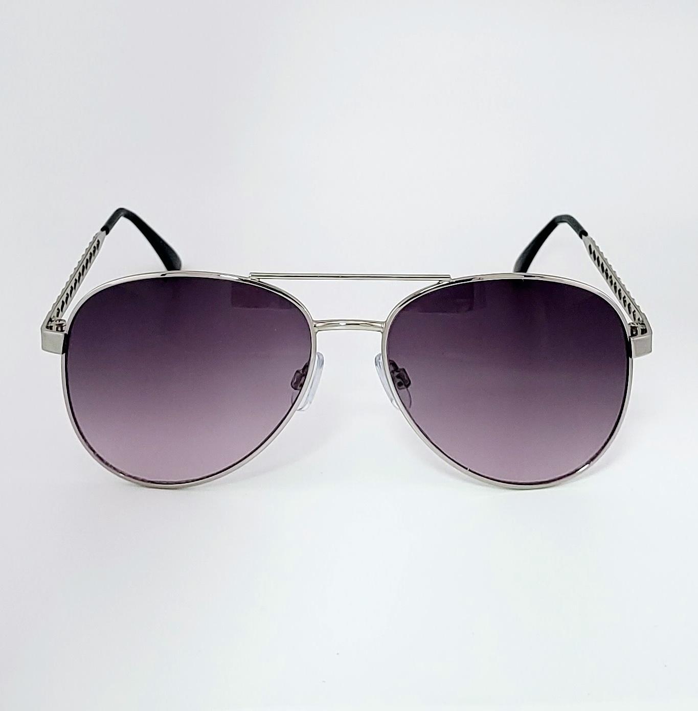 สีเทาจางลงเป็นสีม่วง