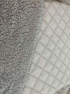 Coperta Moderna per Ufficio e Letto in Tessuto Lavorato a Maglia e Poliestere Sherpa, Coperta Calda da Viaggio dal Design Semplice - Product Image 5