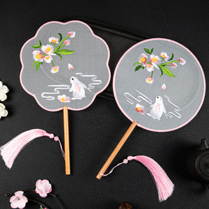 Éventail rond brodé semi-transparent - Éventail brodé de style chinois Suzhou pour Hanfu et costumes traditionnels - Product Image 4