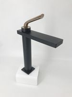 Keran Kamar Mandi Modern dengan Pegangan Tunggal Berwarna Hitam, Dilengkapi Inti Katup Keramik, Lubang Tunggal dengan Pelat Dek