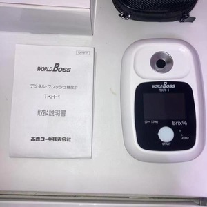 Réfractomètre numérique WorldBoss TKR-1 0-53 Brix% Portable pour la mesure du sucre des fruits Fabriqué au Japon - Product Image 1
