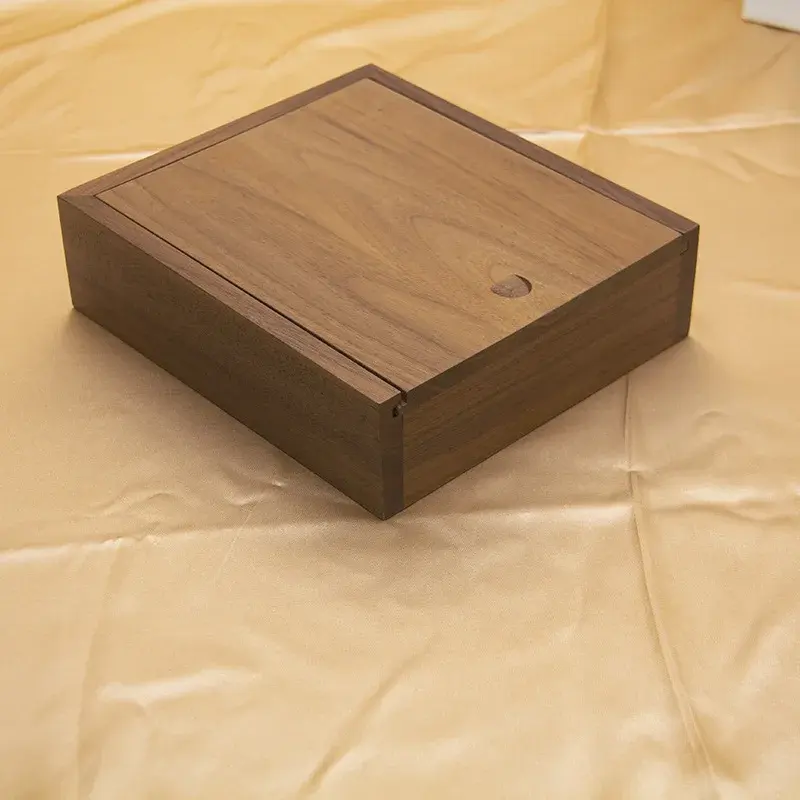 Caja de regalo de madera deslizante para artesanías refinadas reciclables, diseño elegante y versátil, tapa deslizante, embalaje de pino, logotipo personalizado