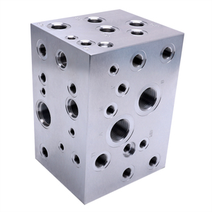 Desain blok katup hidrolik kustom saluran mesin CNC seimbang tekanan aliran tinggi untuk sistem kontrol utama ekskavator - Product Image 1