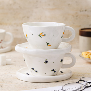 Commercio all'ingrosso nuovo creativo goffrato in ceramica ciliegia tazze da caffè Logo personalizzato fatto a mano Flora porcellana latte tazza da tè con piattini - Product Image 2